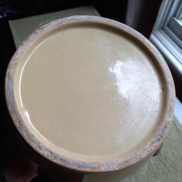 Vintage ceramic bean Pot - Picture 4 of 5